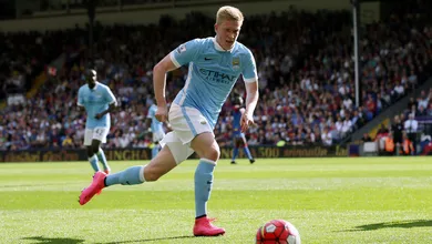 A toda poderosa Premier League s&oacute; teve um jogador no time do ano na France Football