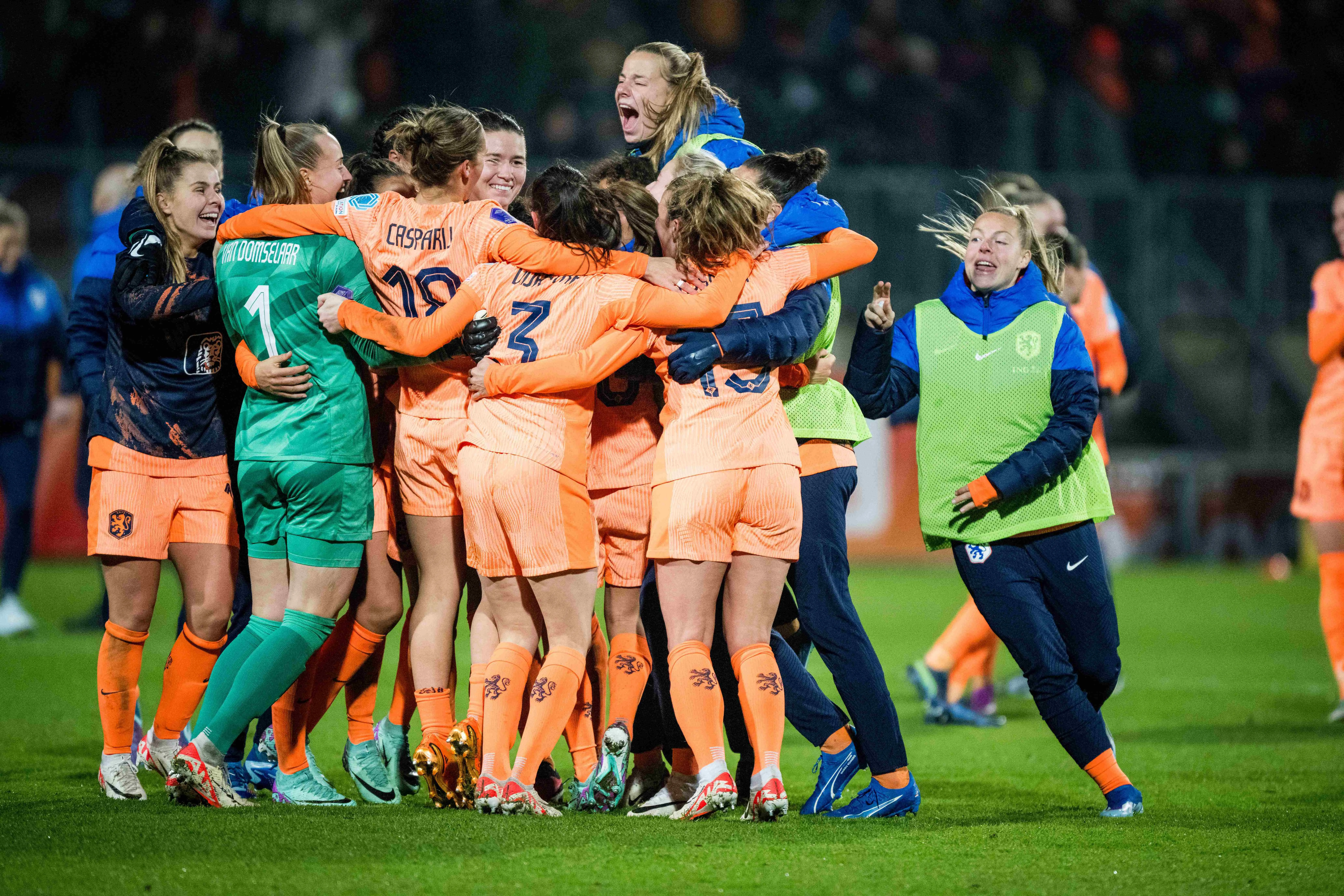 Holanda frustra Inglaterra em rodada insana e vai ao Final Four da Liga das Na&ccedil;&otilde;es Feminina