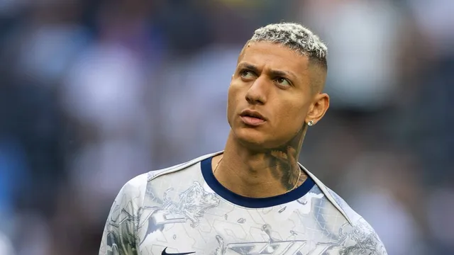Tottenham avan&ccedil;a por atacante que pode preocupar Richarlison e atrapalhar Filipe Lu&iacute;s