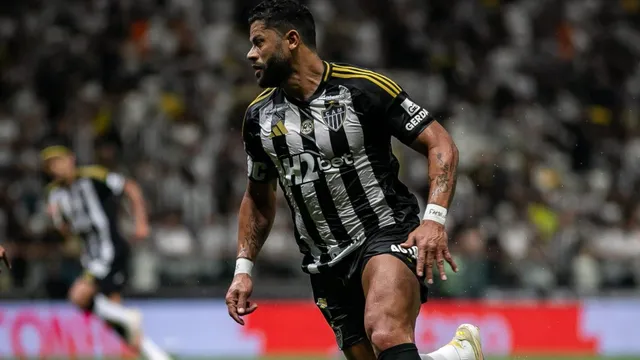 Atl&eacute;tico-MG responde protestos com virada e mant&eacute;m sina do Fluminense no &lsquo;tapetinho&rsquo;