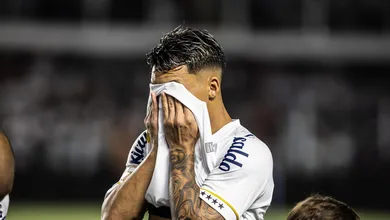 Trag&eacute;dia consumada: Santos perde para o Fortaleza e sela rebaixamento hist&oacute;rico em plena Vila Belmiro
