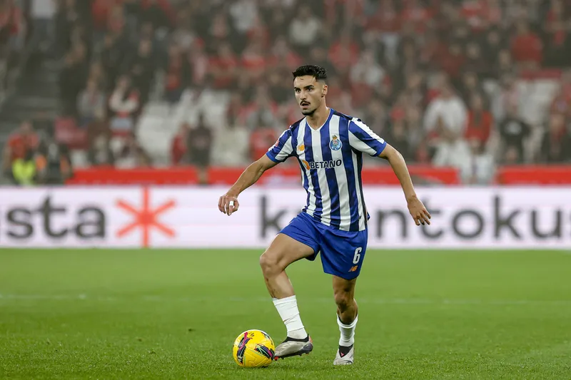 Stephen Eustaquio do Porto chama a aten&ccedil;&atilde;o do Toronto FC da MLS
