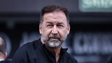 Longe da tranquilidade (e da realidade), discurso otimista de Augusto Melo no Corinthians &eacute; o mesmo at&eacute; nos bastidores