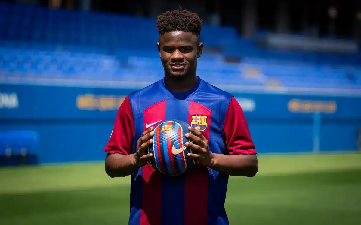 Porto negocia contrata&ccedil;&atilde;o de zagueiro do Barcelona com multa superior a R$ 2 bilh&otilde;es