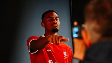 Com o curto prazo resolvido, Liverpool sentiu-se confort&aacute;vel para apostar em Gravenberch