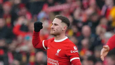 Um gola&ccedil;o de Mac Allister garantiu a vit&oacute;ria e a lideran&ccedil;a para o Liverpool
