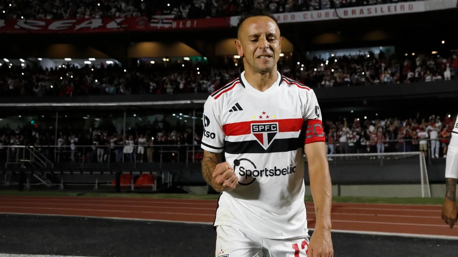 Rafinha diz que j&aacute; tomou decis&atilde;o, mas ainda tem quest&otilde;es a pensar sobre futuro no S&atilde;o Paulo