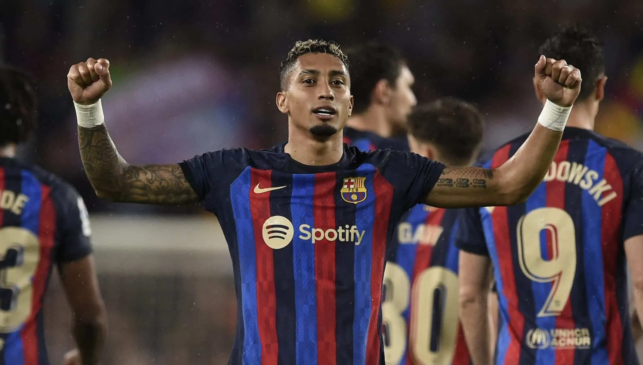 O Bar&ccedil;a aproveitou as circunst&acirc;ncias para amassar o Betis e dar mais um passo rumo ao t&iacute;tulo