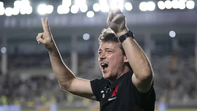 No melhor estilo Diniz, Vasco atropela o Fortaleza com o gol mais r&aacute;pido do Brasileir&atilde;o