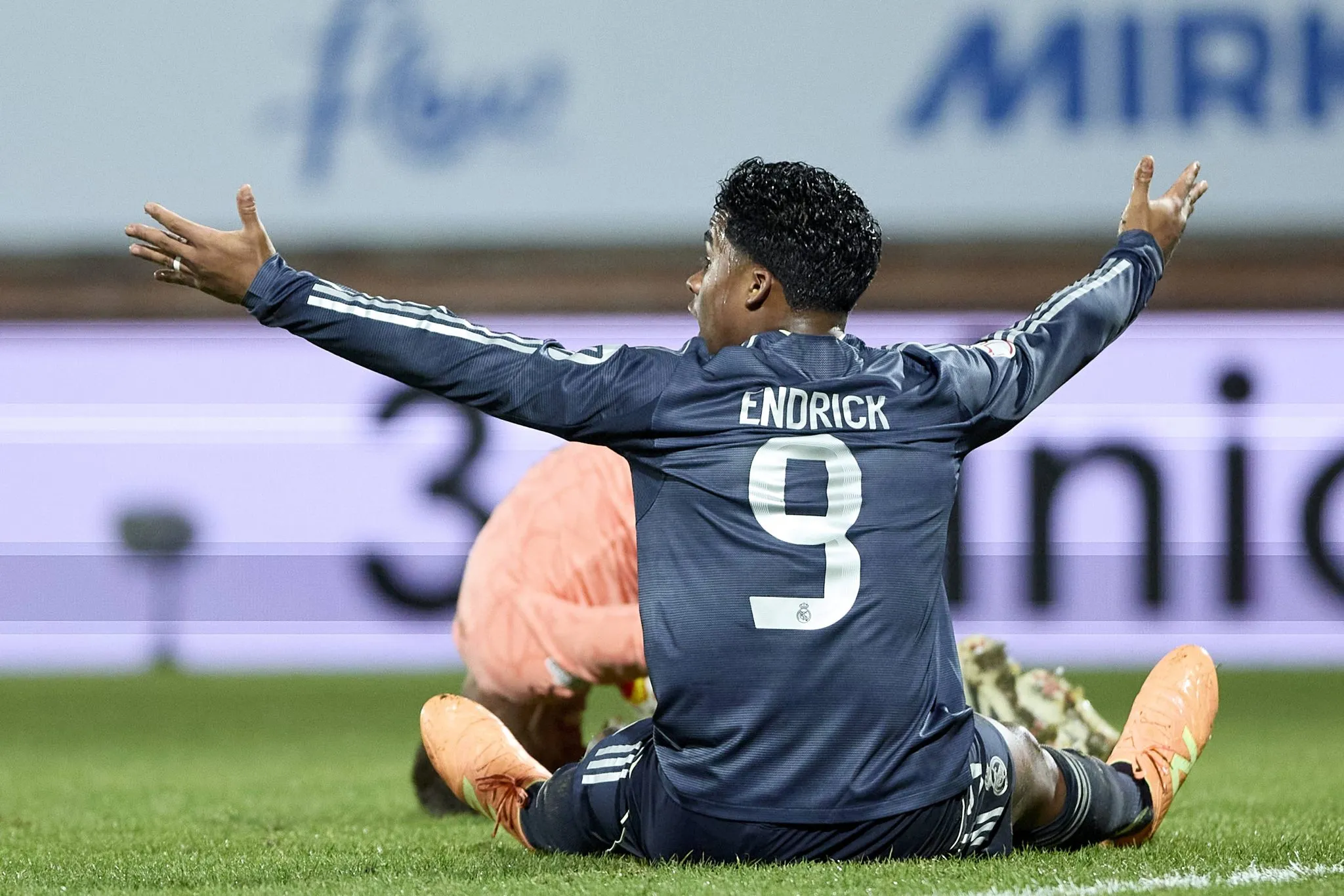 Endrick reclama em jogo do Real Madrid