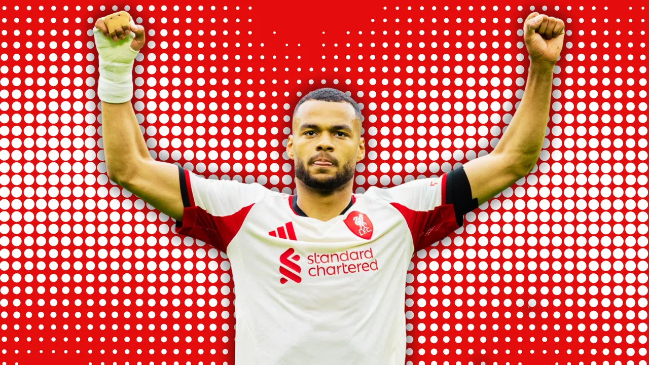 Gakpo em ação pelo Liverpool, disputado por City e Tottenham