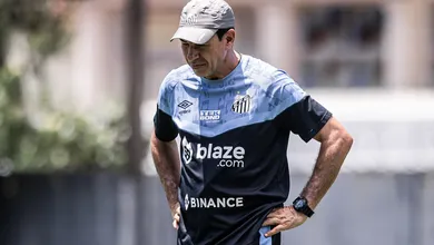Carille desmente Santos sobre multa rescis&oacute;ria e abre porta para time japon&ecirc;s em&nbsp;briga&nbsp;na&nbsp;Fifa