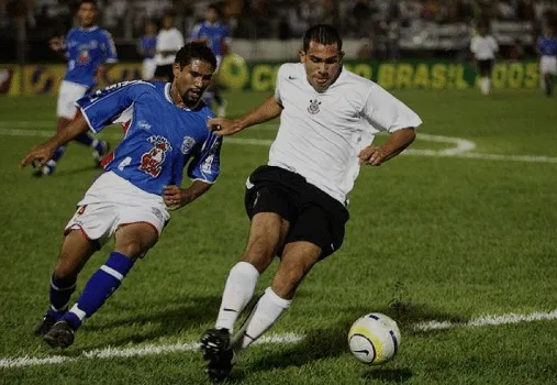 Em 2005, Roger e T&eacute;vez deram um show no Pacaembu e evitaram vexame hist&oacute;rico do Corinthians contra o Cianorte