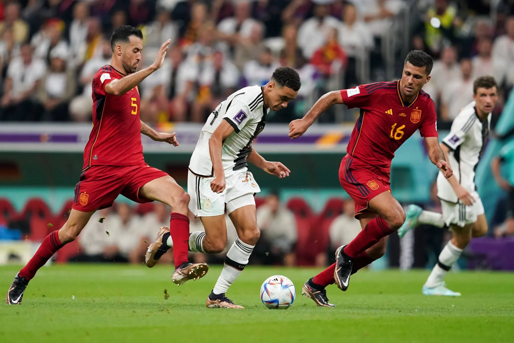 Busquets e Rodri em jogo da Espanha