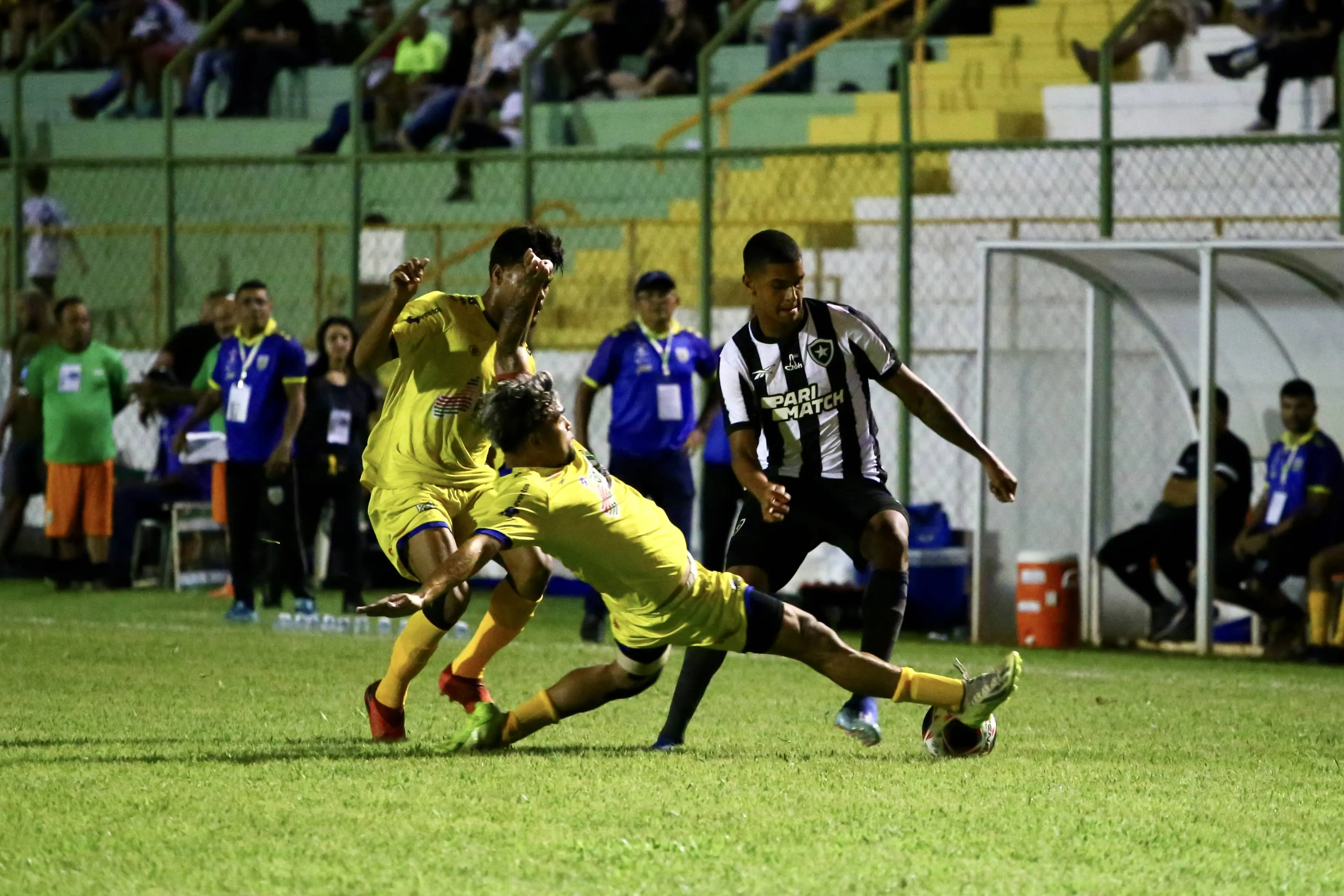 Gol de joia de R$ 100 milh&otilde;es salva estreia ruim do Botafogo na Copinha