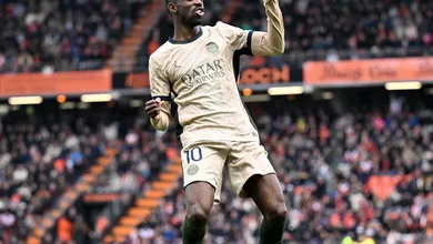 Dupla Mbapp&eacute;-Dembel&eacute; aniquila Lorient, PSG goleia e se aproxima de t&iacute;tulo da Ligue 1