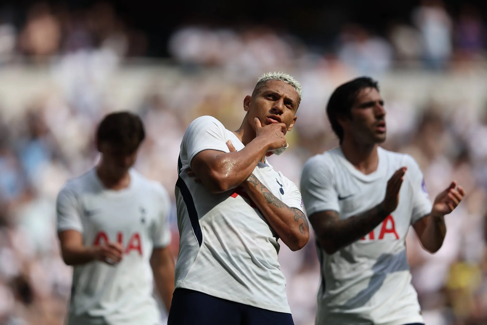 Richarlison marca e joias do Tottenham brilham em jogo de &lsquo;titulares&rsquo; antes da Premier League