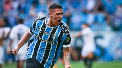 Estreante Pav&oacute;n muda o jogo, e Gr&ecirc;mio goleia o lanterna do Gauch&atilde;o ap&oacute;s primeiro tempo preocupante
