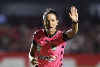 Machismo contra Daiane Muniz &eacute; mais um show de horror em um futebol que coleciona decep&ccedil;&otilde;es