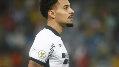 Como Gregore acompanhou o t&iacute;tulo do Botafogo do vesti&aacute;rio ap&oacute;s expuls&atilde;o