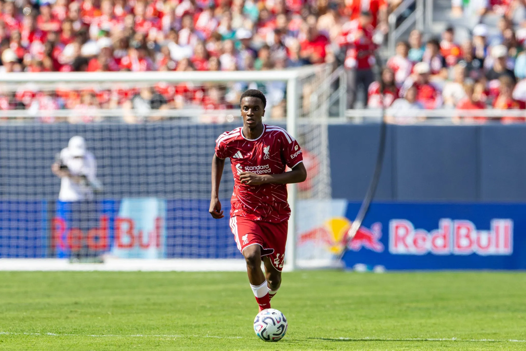 Trey Nyoni em a&ccedil;&atilde;o pelo Liverpool