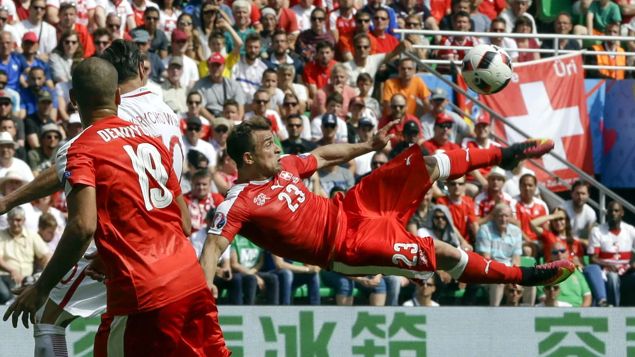 Shaqiri marcou um gola&ccedil;o pela Su&iacute;&ccedil;a  (AP Photo/Thanassis Stavrakis)