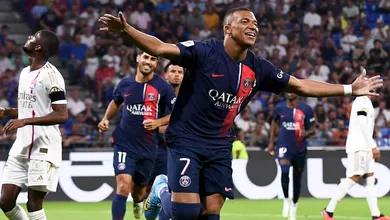 O PSG precisou de apenas 45 minutos para destruir e golear o Lyon