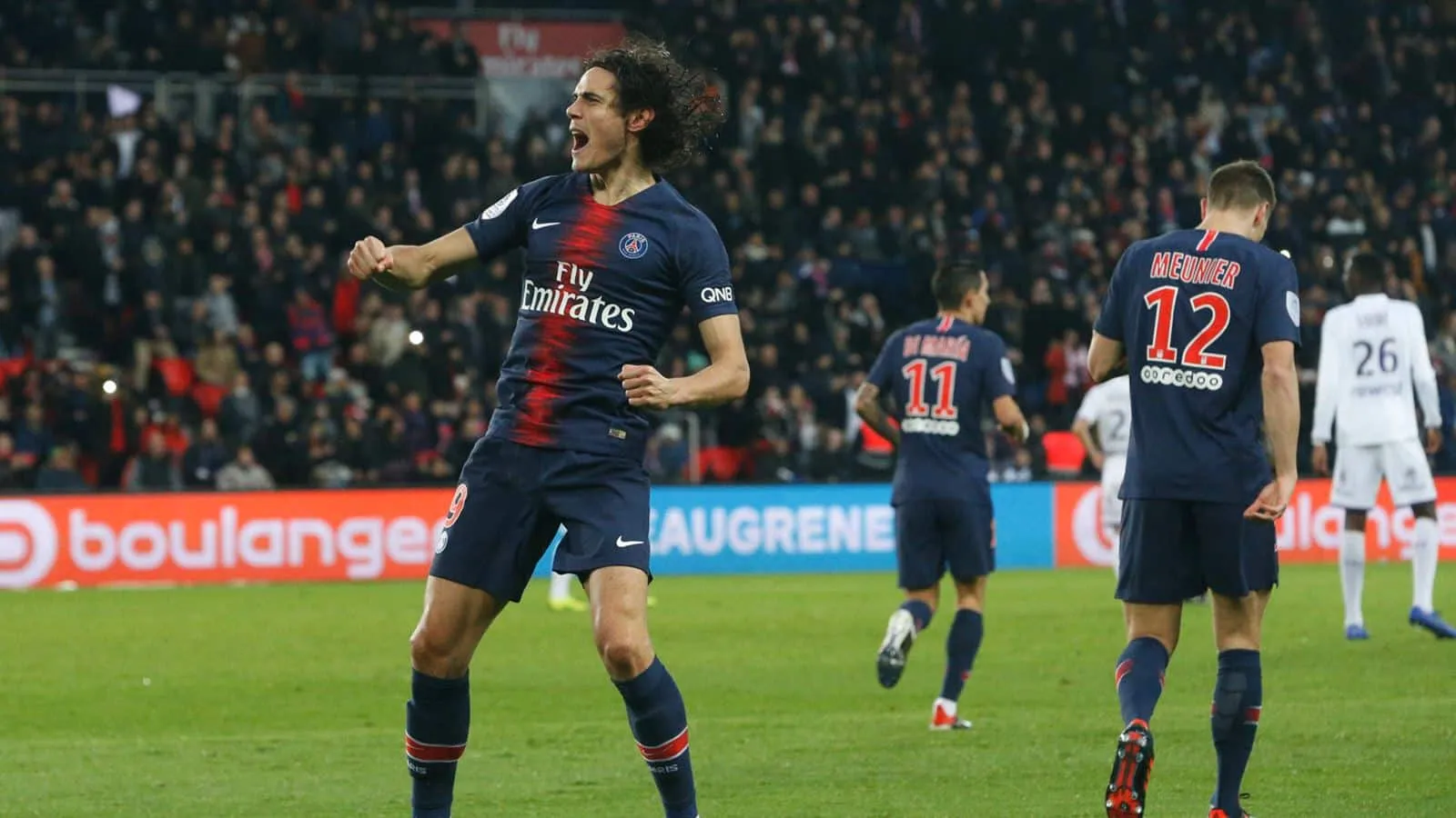 Mesmo a contragosto, Cavani se diz feliz em ficar e &eacute; grato ao PSG: &ldquo;Paris me deu tanto&rdquo;