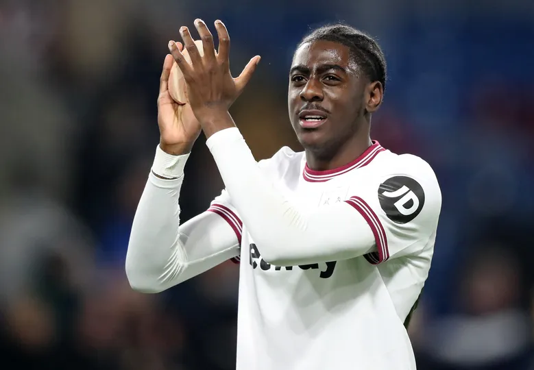 Divin Mubama encaminha acerto com o Manchester City. Foto: Icon Sport