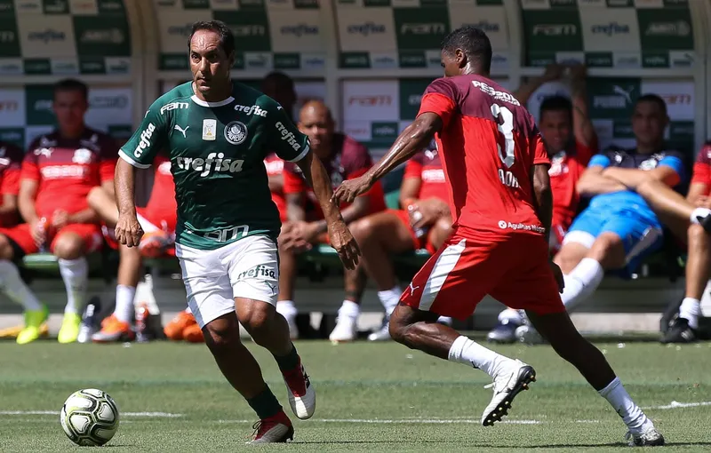 Edmundo, durante jogo festivo no Allianz Parque, em 2019 