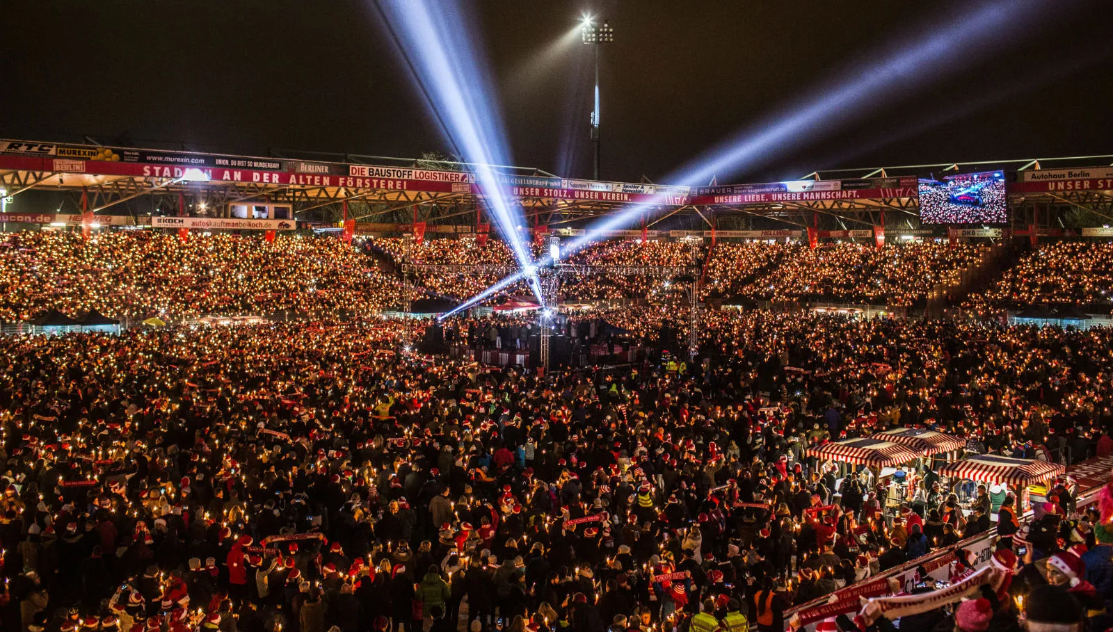 Ap&oacute;s atentado em Berlim, a celebra&ccedil;&atilde;o do Natal no est&aacute;dio do Union teve significado ainda maior