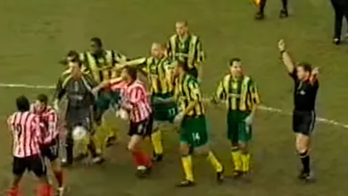 Batalha de Bramall Lane: Sheffield ficou com seis em campo e jogo foi encerrado antes do fim