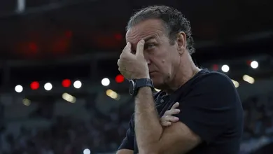 A contrata&ccedil;&atilde;o de Cuca soou como desrespeito a parte da torcida e &eacute; dif&iacute;cil imaginar que a insatisfa&ccedil;&atilde;o cessar&aacute; no Corinthians