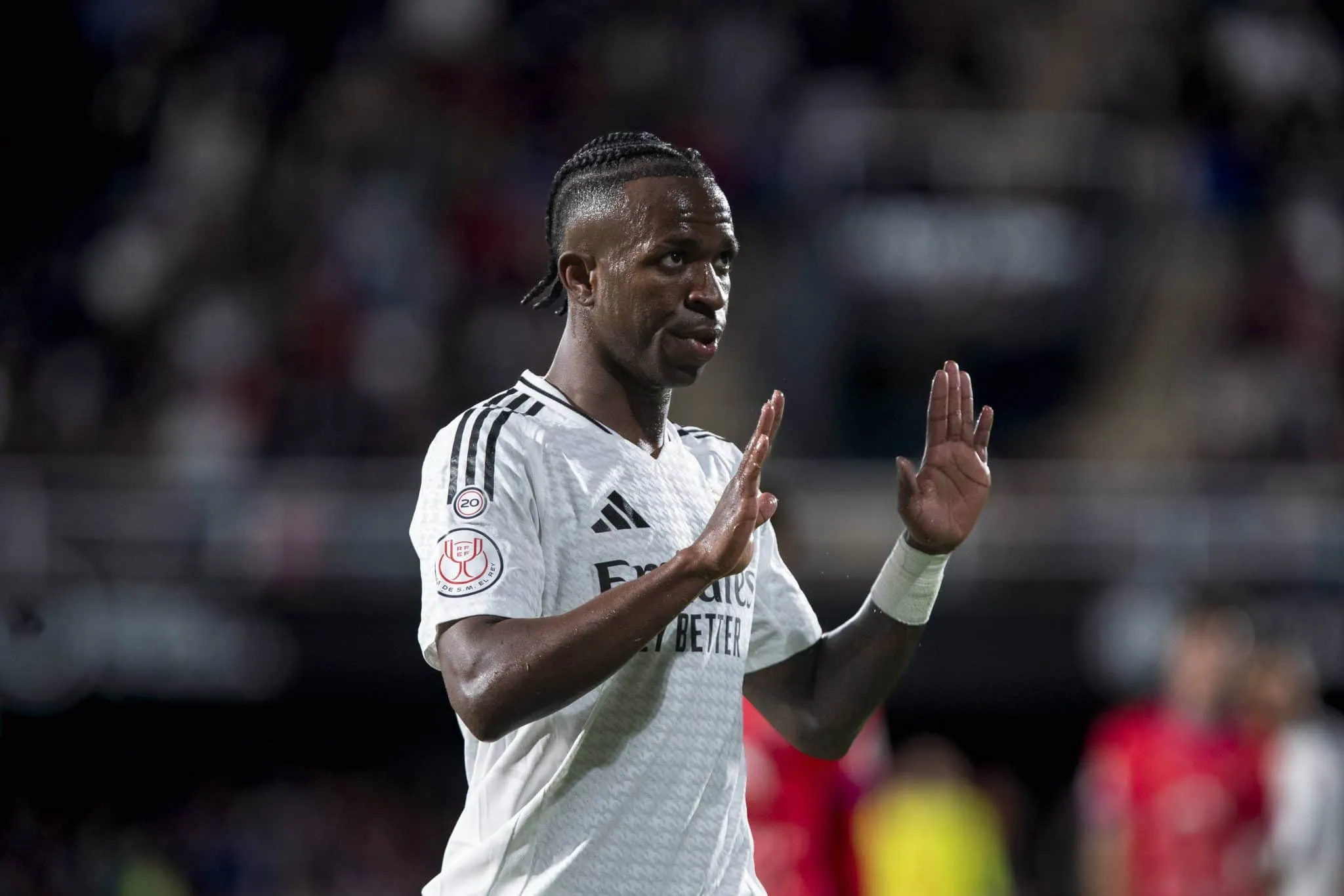 Vinicius Junior foge de puni&ccedil;&atilde;o pesada por expuls&atilde;o e recebe gancho esperado