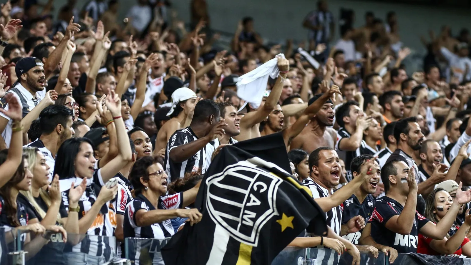 Sem ligar para a CBF, o pr&oacute;prio p&uacute;blico deu uma prova de for&ccedil;a importante &agrave; Primeira Liga