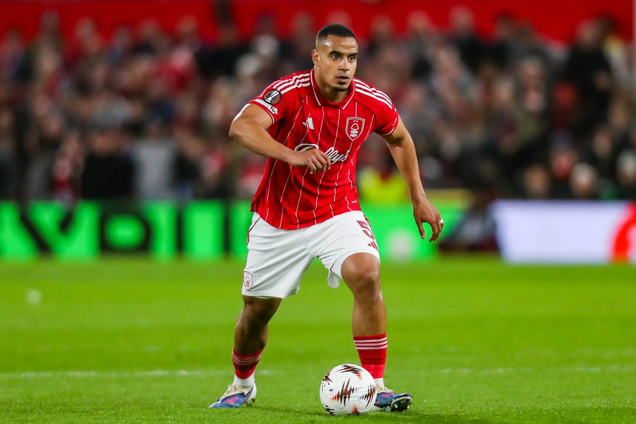 Murillo em a&ccedil;&atilde;o pelo Nottingham Forest 