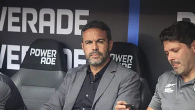 Artur Jorge explica como o Botafogo conquistou a Libertadores com um jogador a menos