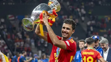 Rodri supera Vini Jr e vence Bola de Ouro em decis&atilde;o que balan&ccedil;ou mundo do futebol