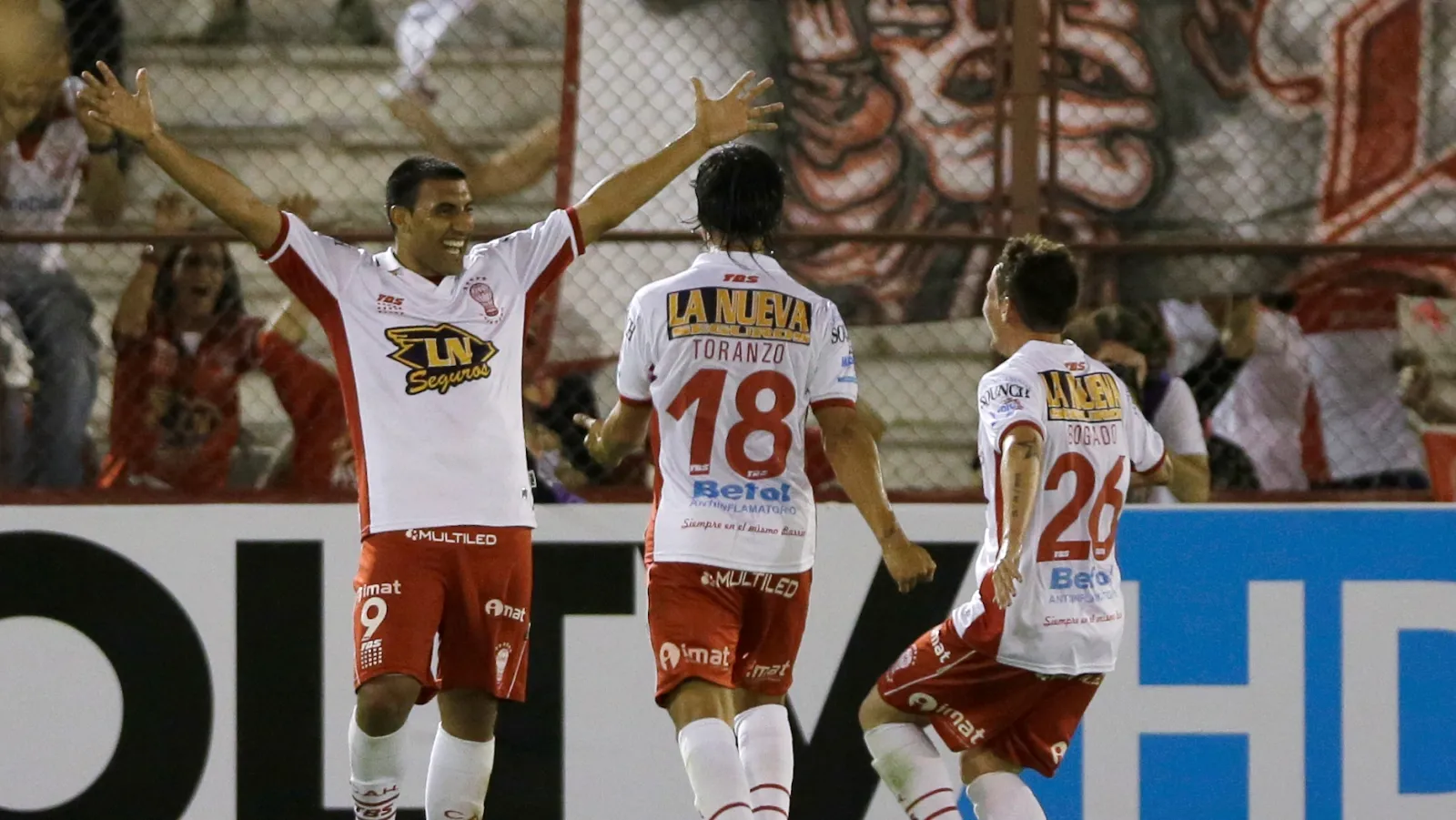 &Aacute;bila vai al&eacute;m da bicicleta fabulosa na Libertadores e &eacute; um nome interessante aos clubes brasileiros