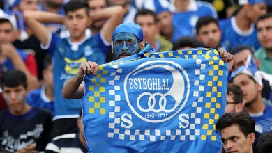 Proibida de entrar em est&aacute;dio no Ir&atilde;, torcedora coloca fogo em si mesma e morre