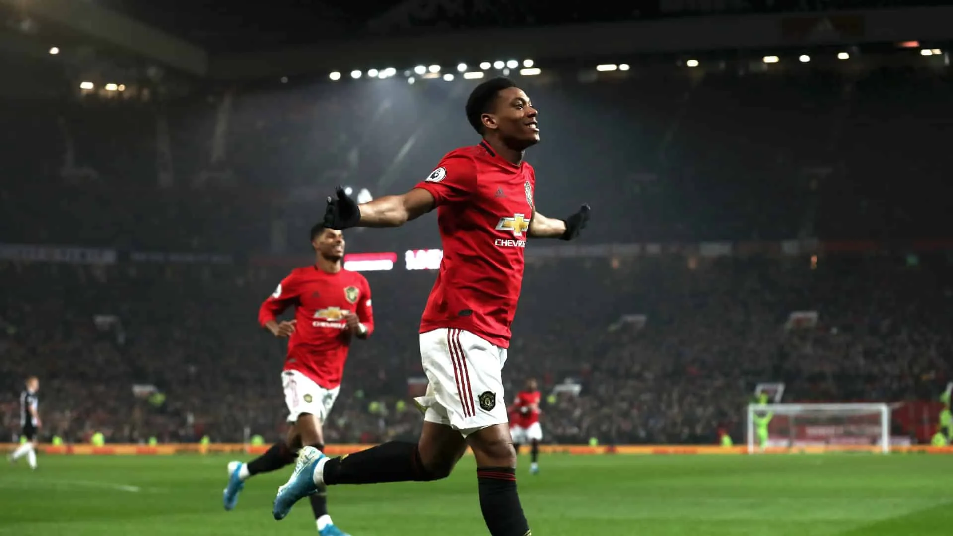 Newcastle facilita, Rashford e Martial n&atilde;o perdoam e Manchester United goleia