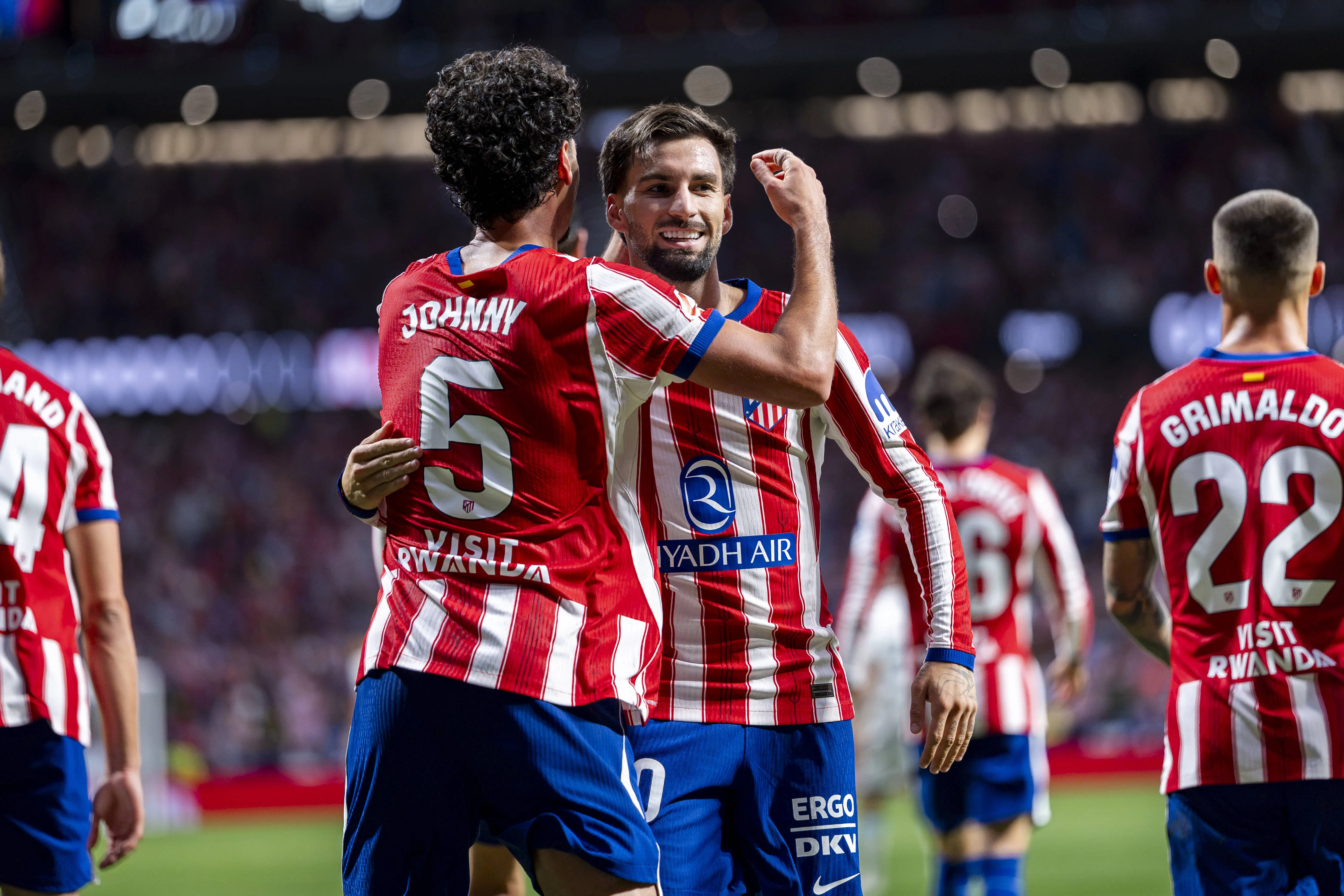 Johnny Cardoso e Baena celebram vit&oacute;ria do Atl&eacute;tico de Madrid 