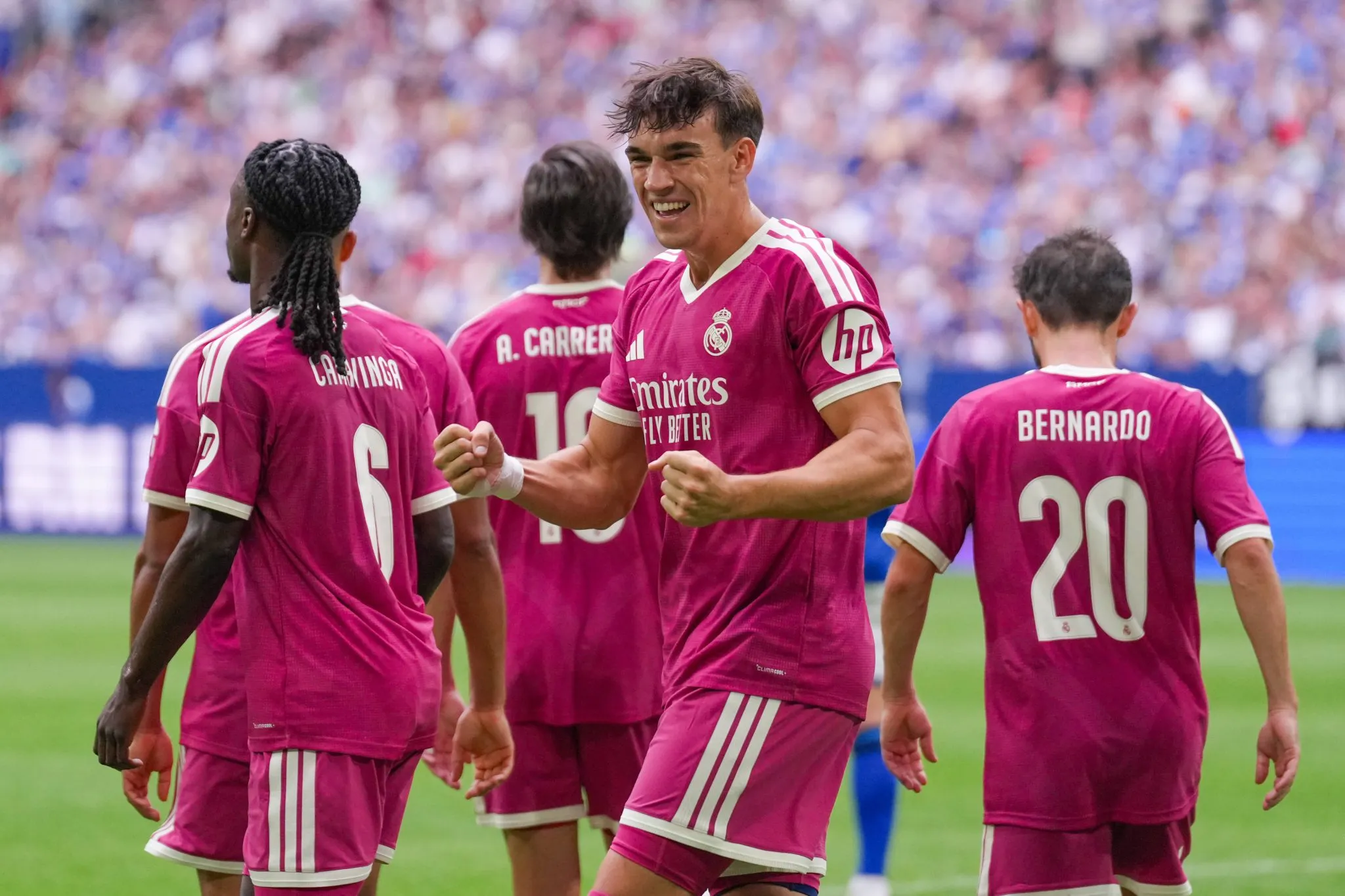 Carlos Espí comemora gol no Real Madrid diante do Schalke 04 (Foto: Imago/HMB-Media)