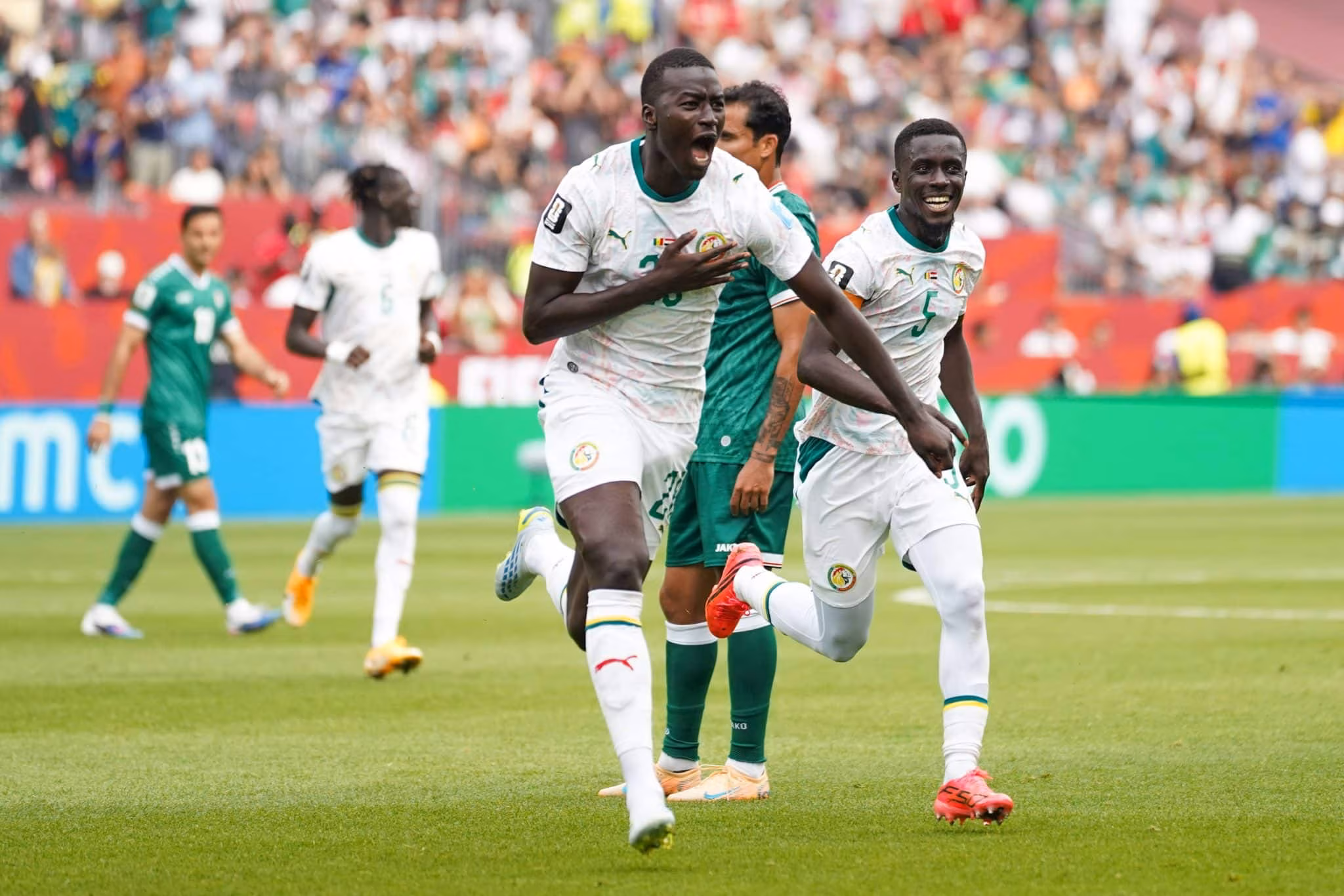 Pape Gueye comemora gol de Senegal