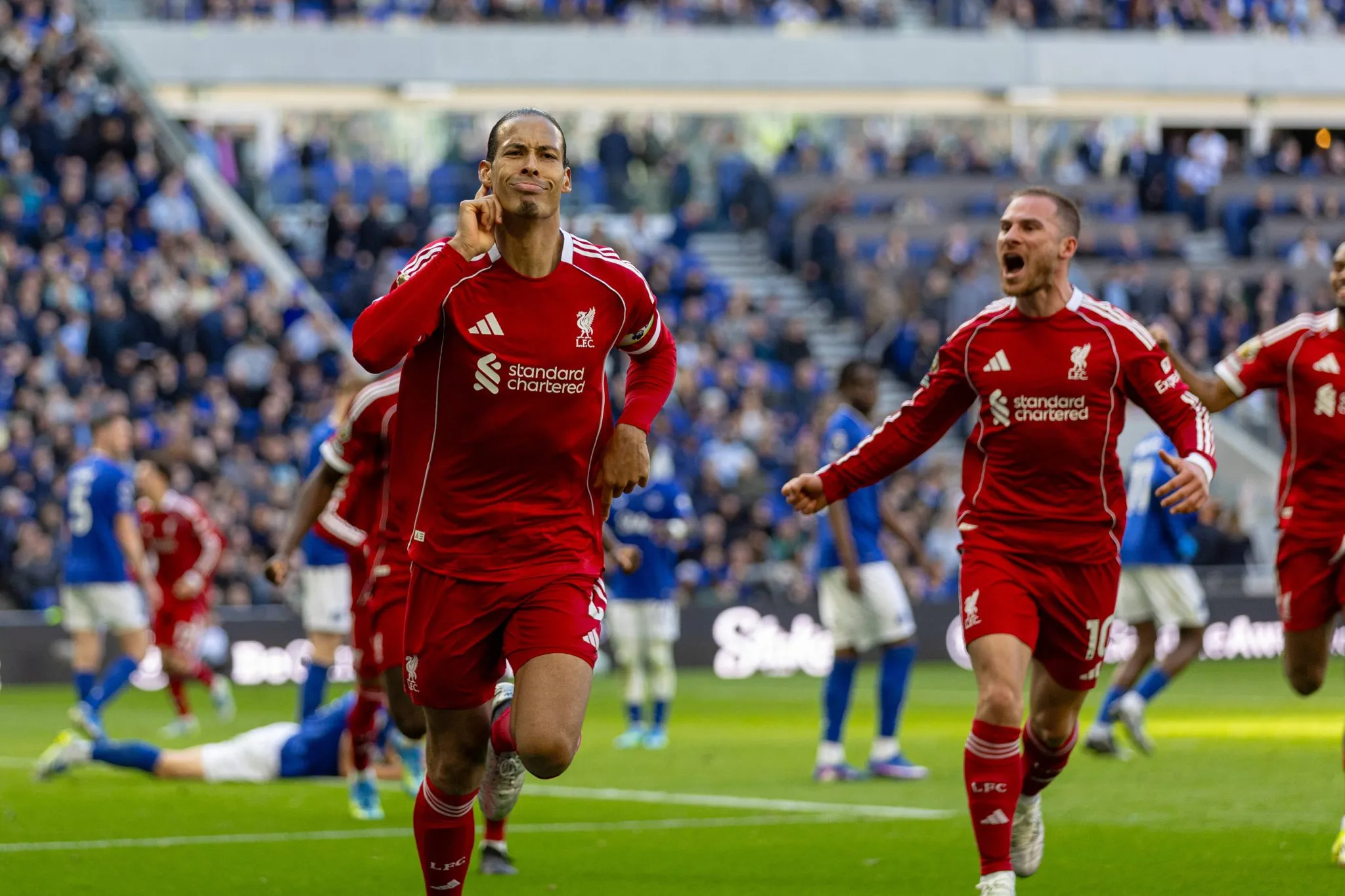 Virgil Van Dijk fez o gol da vit&oacute;ria do Liverpool no cl&aacute;ssico contra o Everton (Foto: Imago/Propaganda Photo)