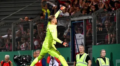 A Copa da Alemanha n&atilde;o teve zebra neste domingo, mas v&aacute;rios grandes passaram sufoco