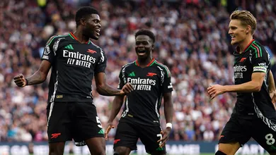 Arsenal exorciza fantasma, vence Aston Villa e mostra que est&aacute; pronto para &lsquo;sair da fila&rsquo;