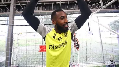 Flamengo x Fluminense: Gerson visita companheiros no Ninho do Urubu &agrave;s v&eacute;speras do cl&aacute;ssico