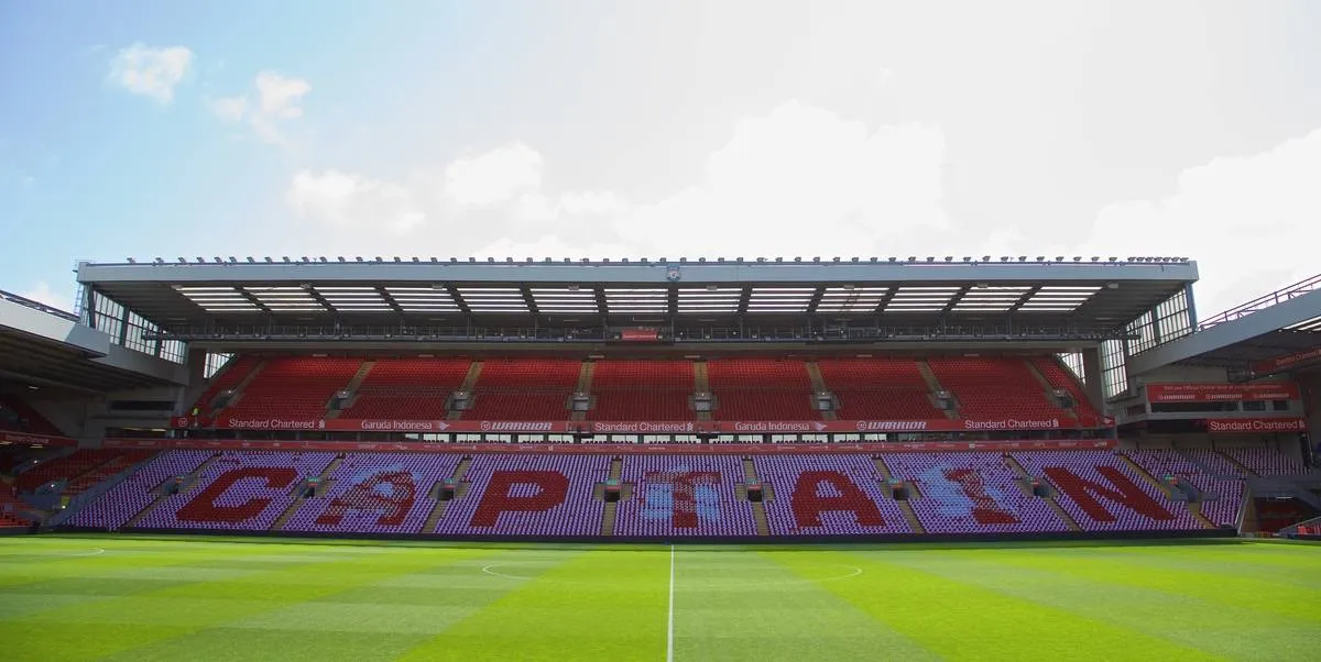 A Centenary Stand, que passar&aacute; a receber o nome de Kenny Dalglish