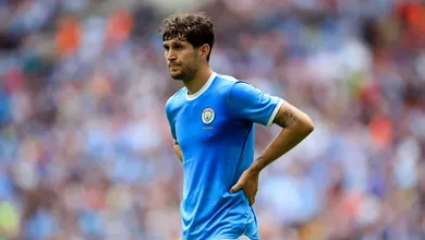 Les&atilde;o de Stones deixa City com apenas um zagueiro e escancara erro no mercado de transfer&ecirc;ncias